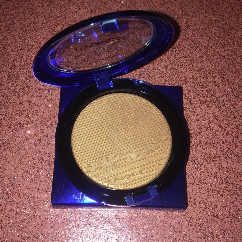 Mac Cosmetics Extra Dimension Skinfinish